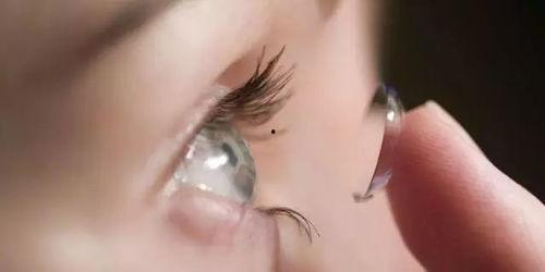 取隐形眼镜的技巧视频,告别繁琐操作