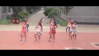 幼儿园小水果舞蹈视频,幼儿园萌娃们的欢乐时光